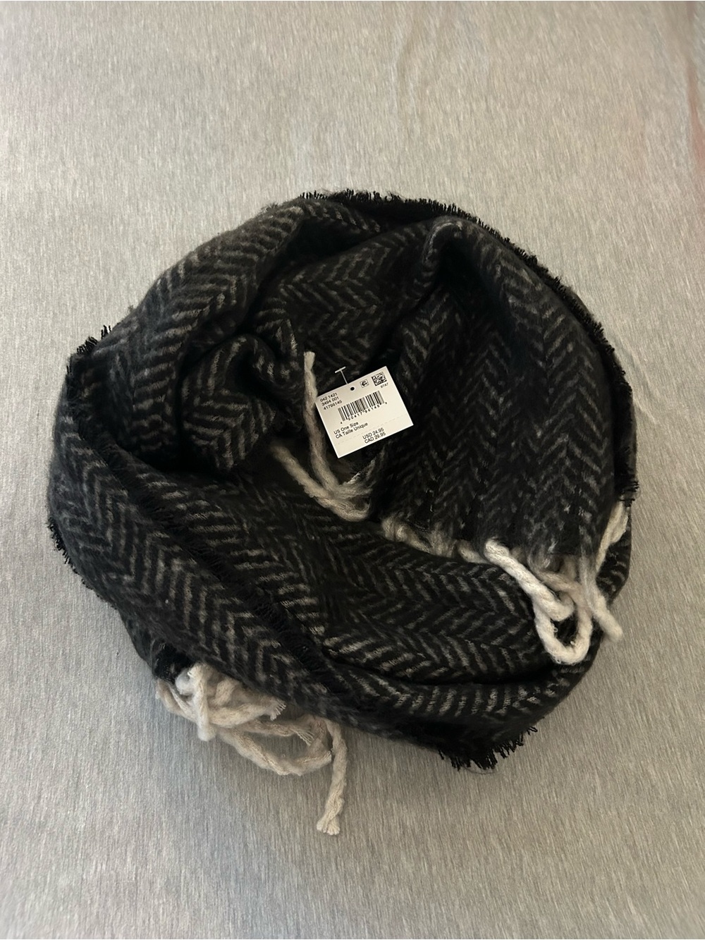 American Eagle Outfitters Black & Gray Herringbone Scarf